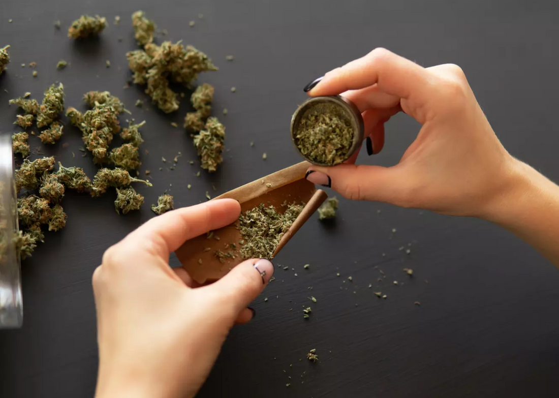Fumer du CBD : Quels sont les bienfaits et les risques ?